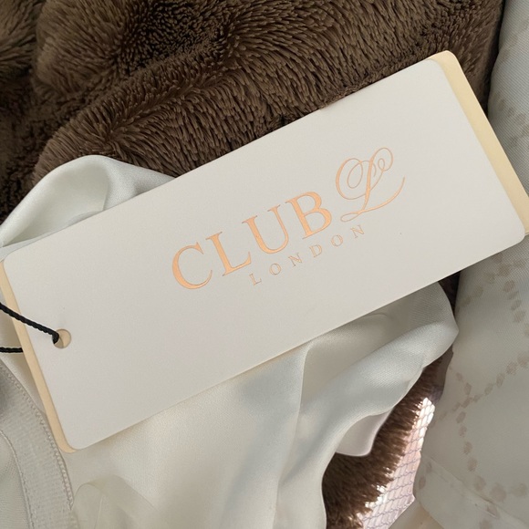 MAXI DRESS NEVER WORN ! - Picture 4 of 5